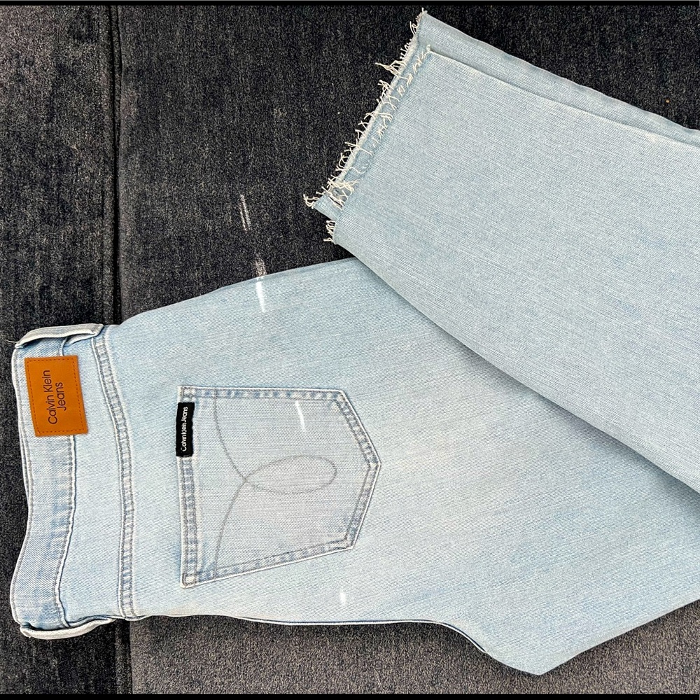 Calvin Klein Straight Fit High Rise Vintage Distressed Ankle Women’s Jeans